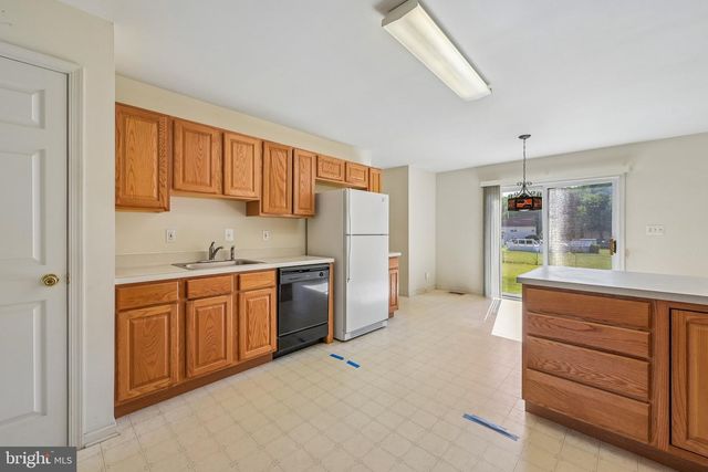 64 PETERS LN, Blackwood, NJ 08012