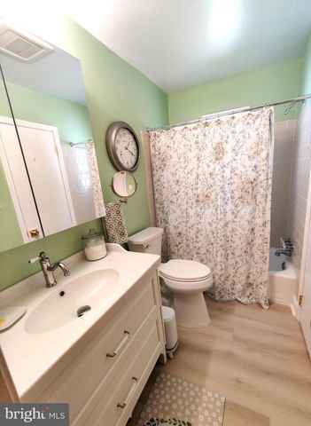 11106 DEL RIO DR, Fairfax, VA 22030