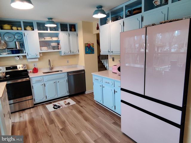 11106 DEL RIO DR, Fairfax, VA 22030