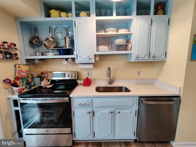 11106 DEL RIO DR, Fairfax, VA 22030