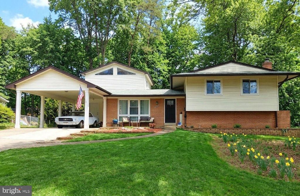 11106 DEL RIO DR, Fairfax, VA 22030