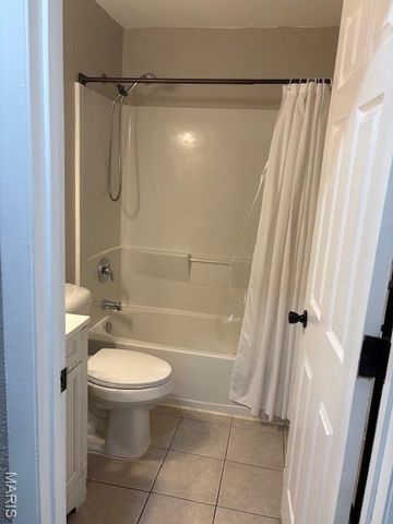 1759 Roth Hill Drive, Maryland Heights, MO 63043