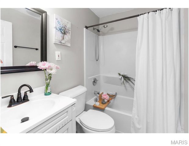 1759 Roth Hill Drive, Maryland Heights, MO 63043