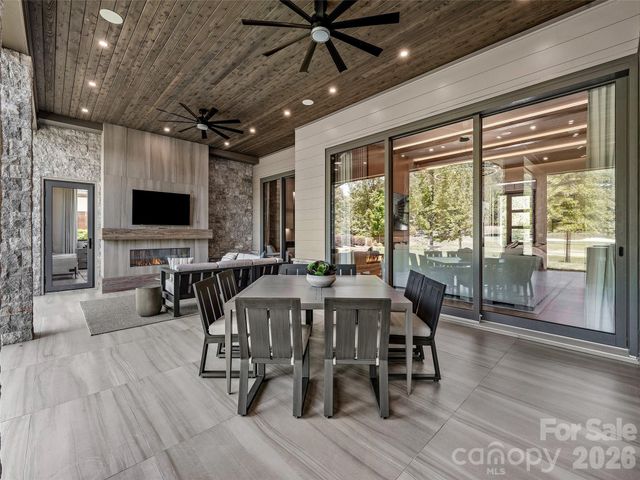 60 Walnut Valley Parkway, Arden, NC 28704