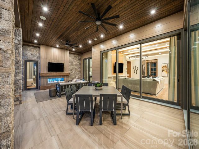 60 Walnut Valley Parkway, Arden, NC 28704