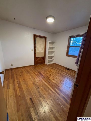 9612 Binney Street, Omaha, NE 68134