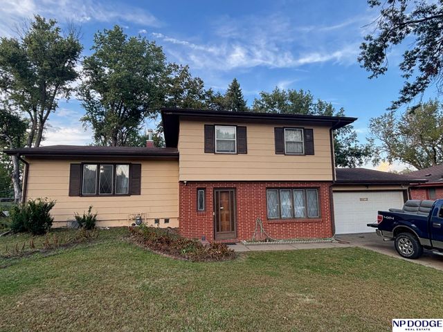 9612 Binney Street, Omaha, NE 68134