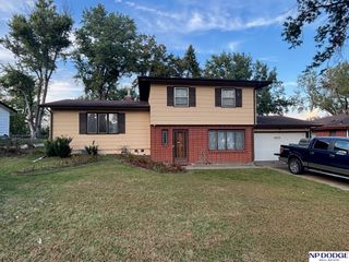 9612 Binney Street, Omaha, NE 68134