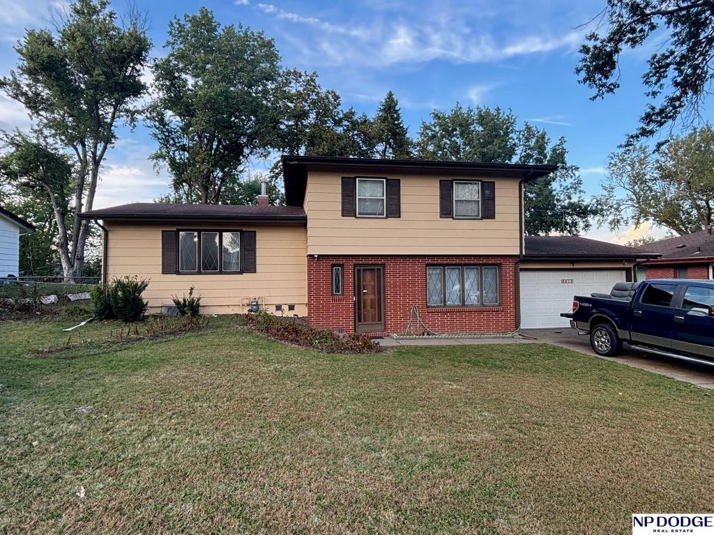 9612 Binney Street, Omaha, NE 68134