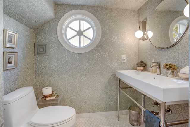 2703 Mid Lane 4, Houston, TX 77027