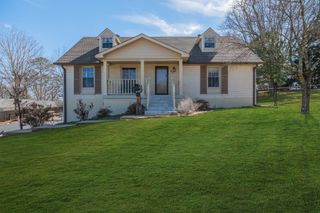 93 Hilltop Dr, Columbia, TN 38401