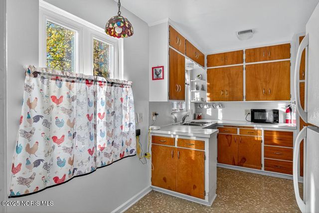 2855 Castleton Avenue, Toledo, OH 43613