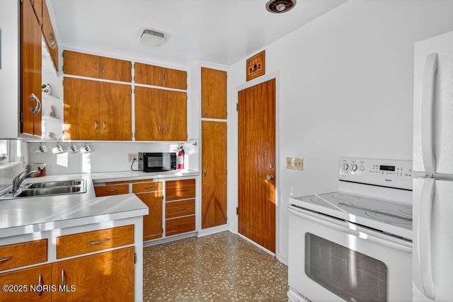 2855 Castleton Avenue, Toledo, OH 43613