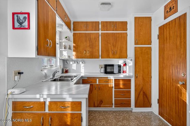 2855 Castleton Avenue, Toledo, OH 43613