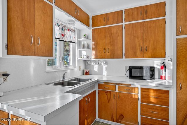 2855 Castleton Avenue, Toledo, OH 43613