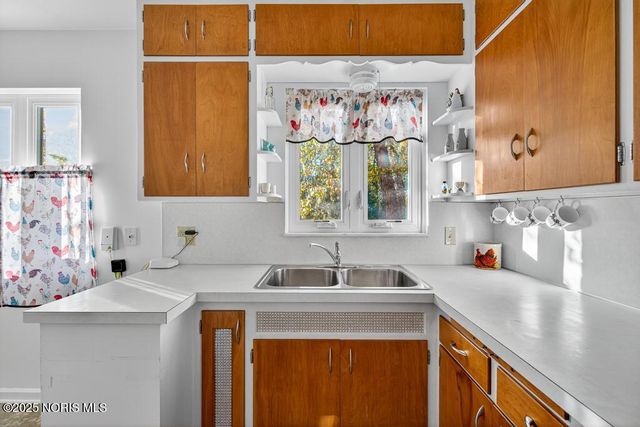 2855 Castleton Avenue, Toledo, OH 43613