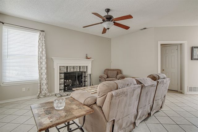 2703 Kingswood Court, Arlington, TX 76001