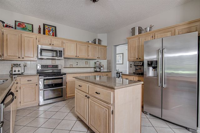 2703 Kingswood Court, Arlington, TX 76001
