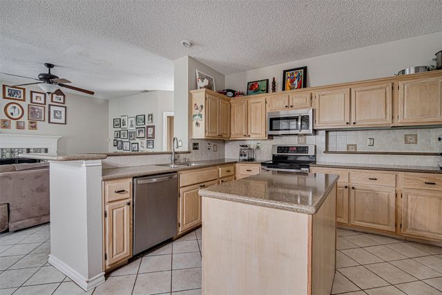 2703 Kingswood Court, Arlington, TX 76001
