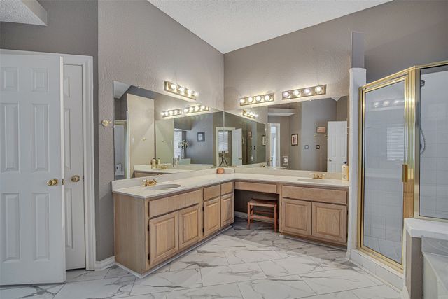 2703 Kingswood Court, Arlington, TX 76001