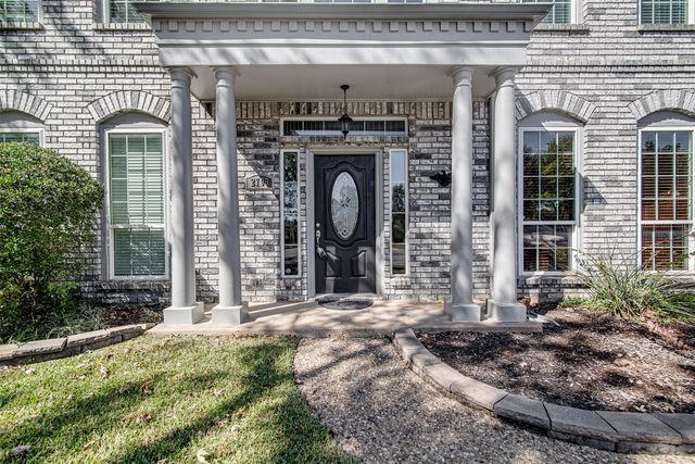 2703 Kingswood Court, Arlington, TX 76001