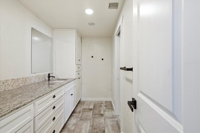 6104 W Gun Hill Way, Oklahoma City, OK 73132