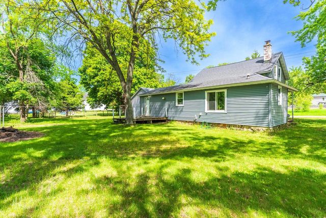 325 E CHESTER STREET, Plainfield, WI 54966