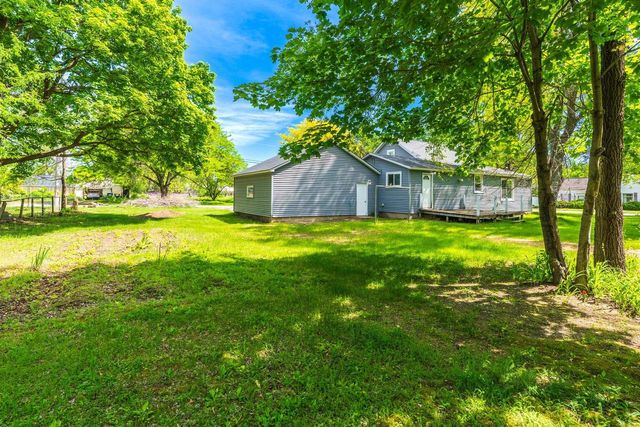 325 E CHESTER STREET, Plainfield, WI 54966