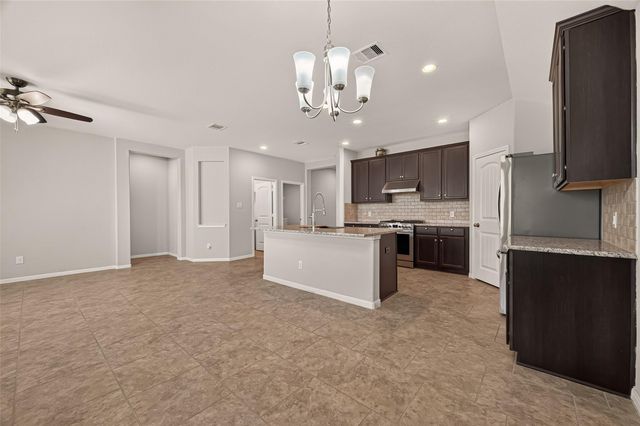 2822 Canadian Goose Lane, Baytown, TX 77521