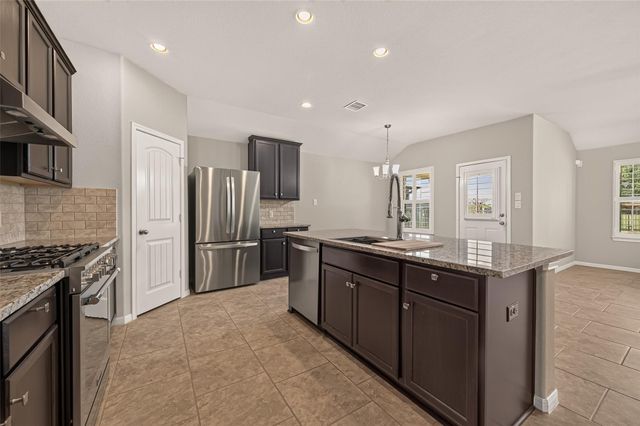 2822 Canadian Goose Lane, Baytown, TX 77521