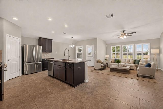 2822 Canadian Goose Lane, Baytown, TX 77521