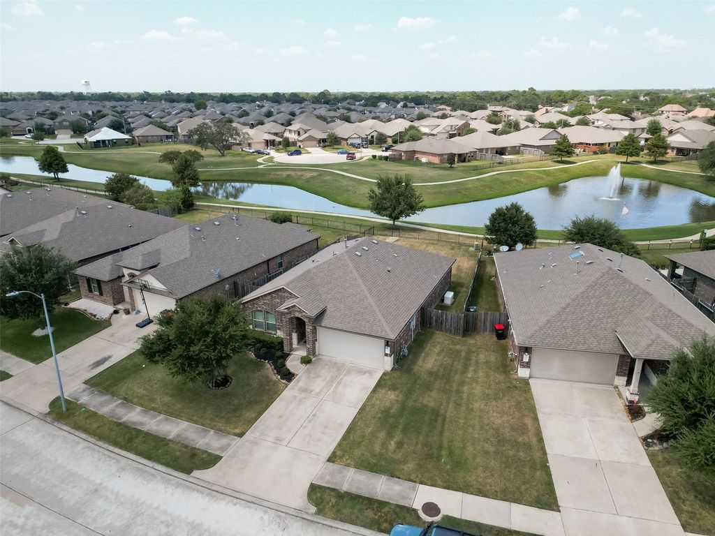 2822 Canadian Goose Lane, Baytown, TX 77521