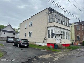 11 Lefferts Street, Amsterdam, NY 12010