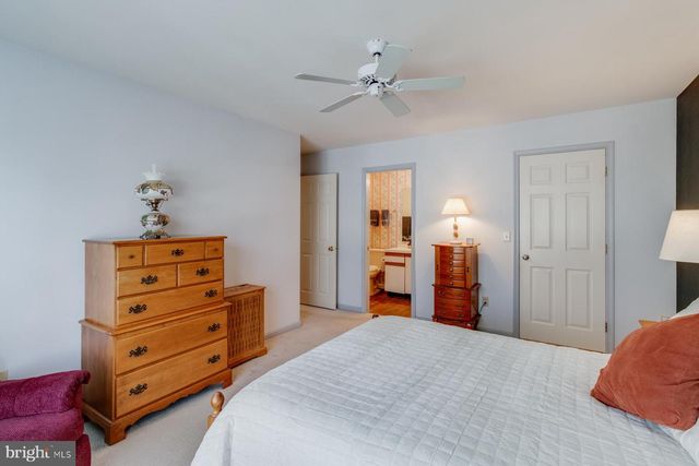 1006 COUNTRY PLACE DR, Lancaster, PA 17601