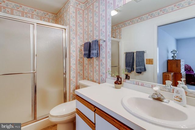 1006 COUNTRY PLACE DR, Lancaster, PA 17601