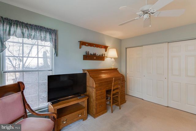 1006 COUNTRY PLACE DR, Lancaster, PA 17601