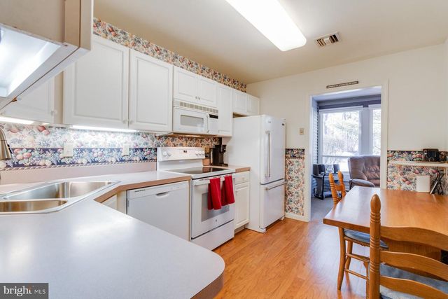 1006 COUNTRY PLACE DR, Lancaster, PA 17601