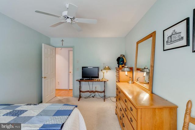 1006 COUNTRY PLACE DR, Lancaster, PA 17601