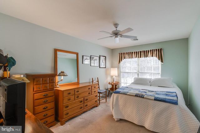 1006 COUNTRY PLACE DR, Lancaster, PA 17601