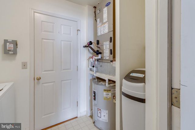 1006 COUNTRY PLACE DR, Lancaster, PA 17601