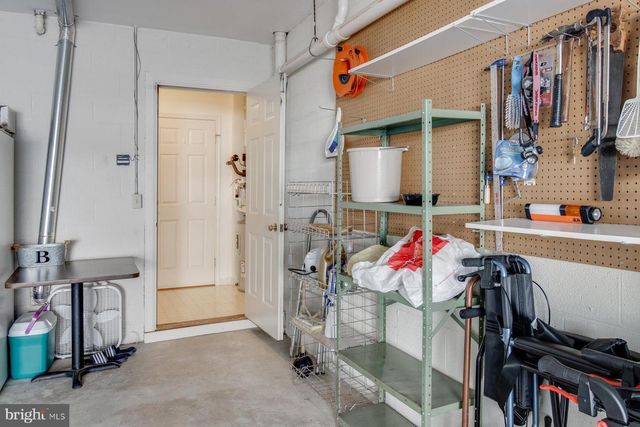 1006 COUNTRY PLACE DR, Lancaster, PA 17601