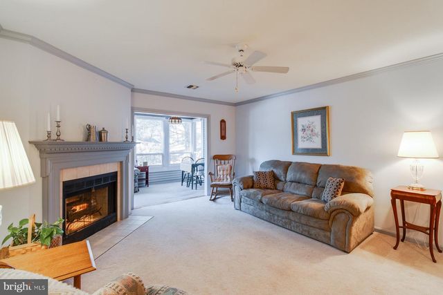 1006 COUNTRY PLACE DR, Lancaster, PA 17601