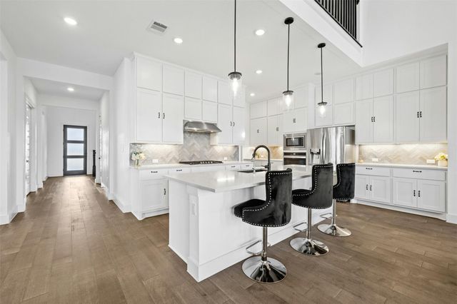 172 Shady Hill LOOP, Liberty Hill, TX 78642