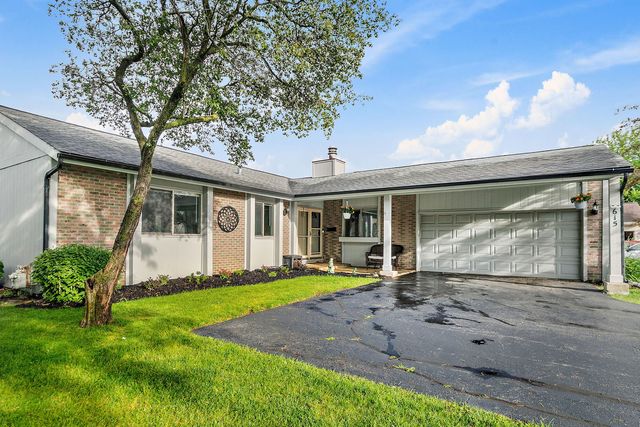 615 Lakeview Court, Roselle, IL 60172