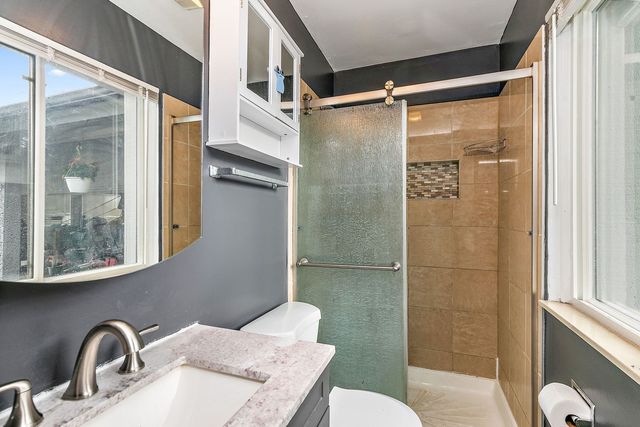 615 Lakeview Court, Roselle, IL 60172