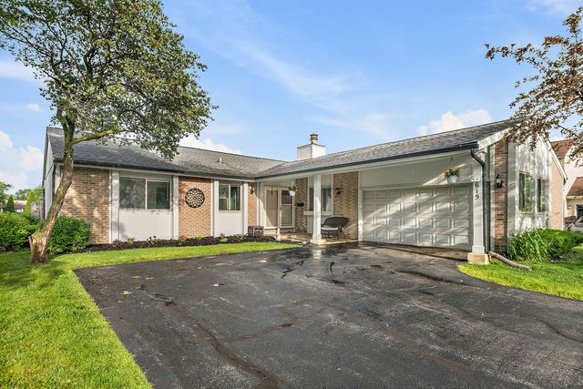 615 Lakeview Court, Roselle, IL 60172
