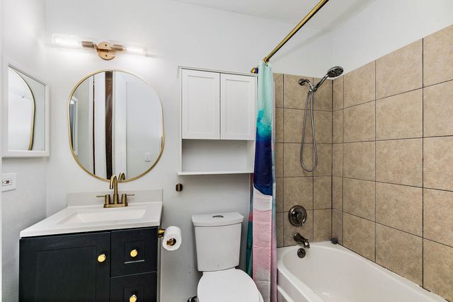 615 Lakeview Court, Roselle, IL 60172