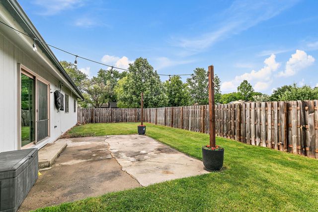 615 Lakeview Court, Roselle, IL 60172