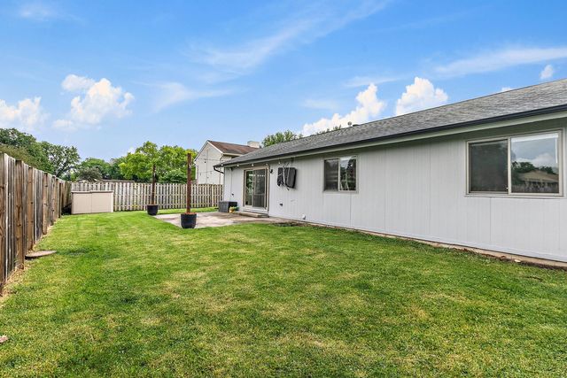 615 Lakeview Court, Roselle, IL 60172