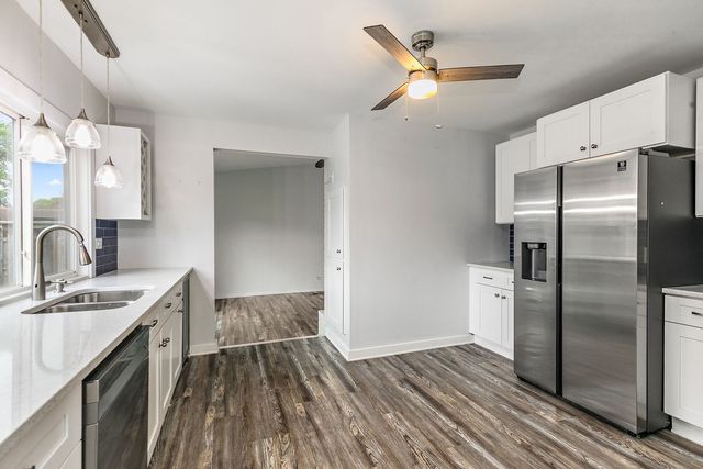 615 Lakeview Court, Roselle, IL 60172